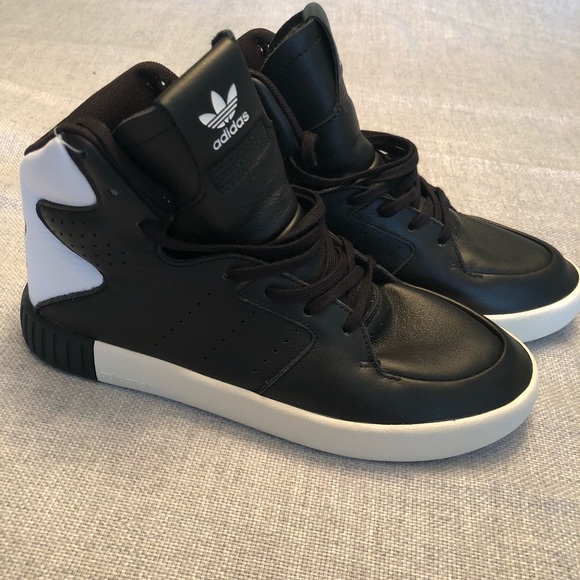 adidas Shoes - Adidas tubular women’s 8 sneaker